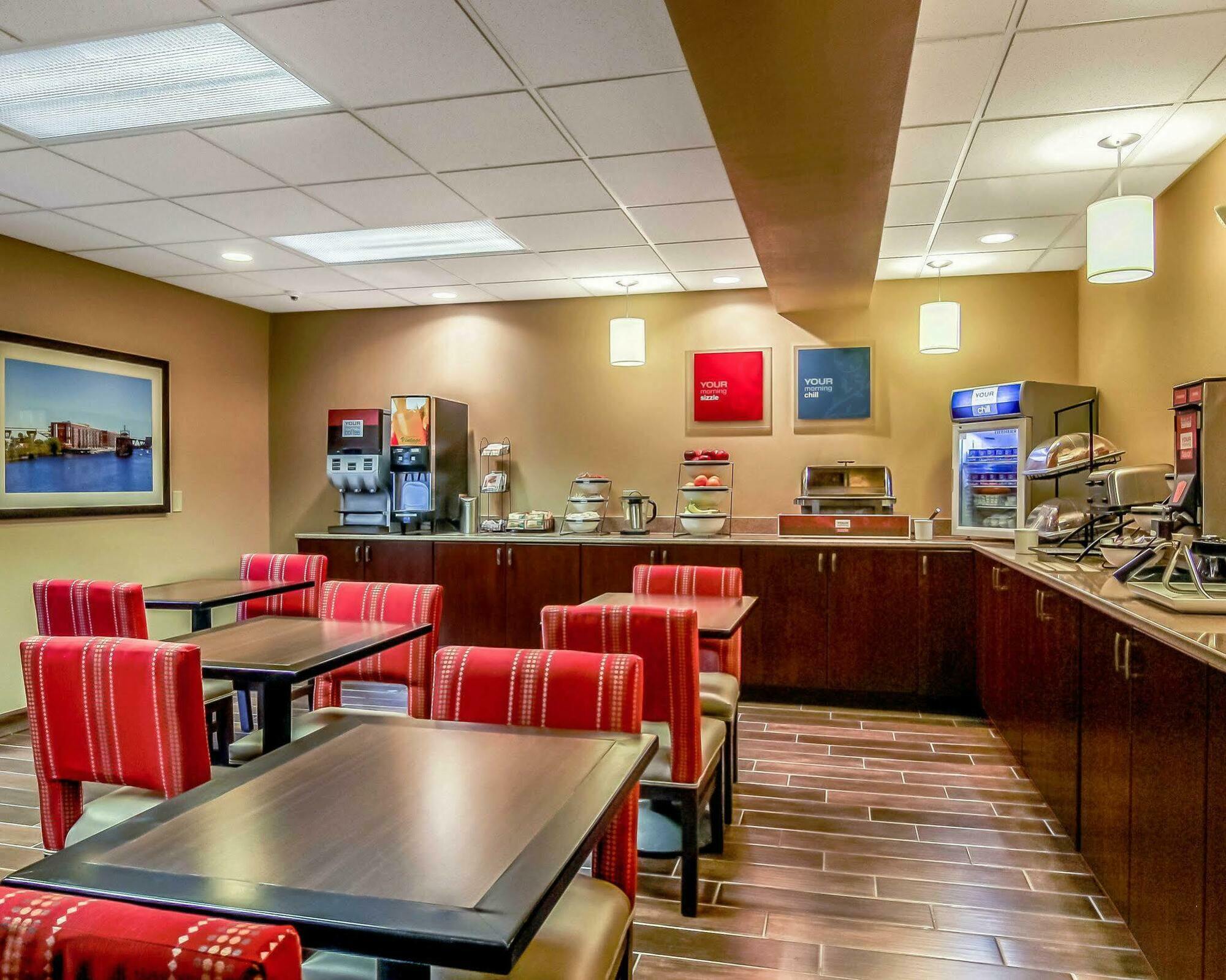 Comfort Inn & Suites Grafton-Cedarburg المظهر الخارجي الصورة