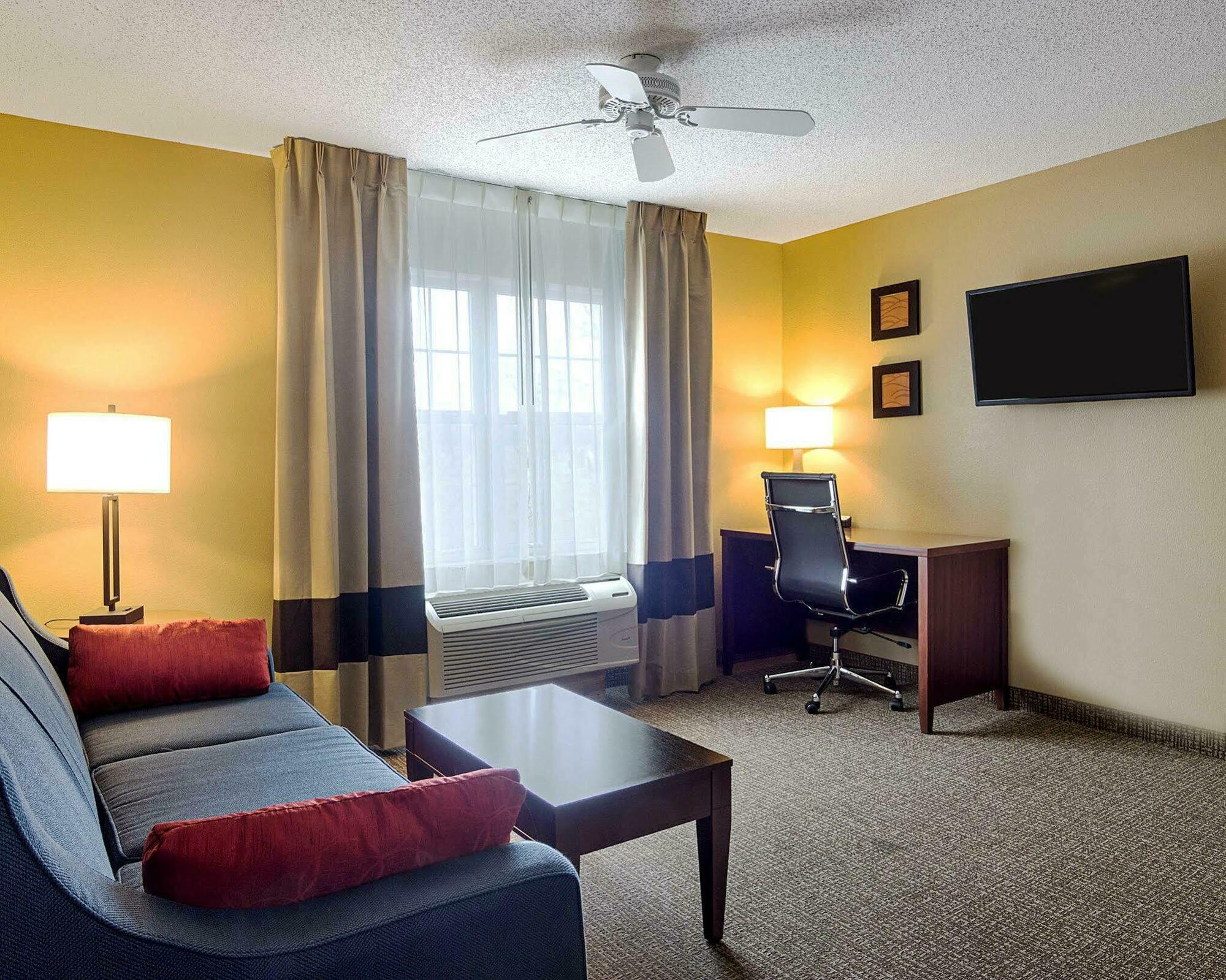 Comfort Inn & Suites Grafton-Cedarburg المظهر الخارجي الصورة