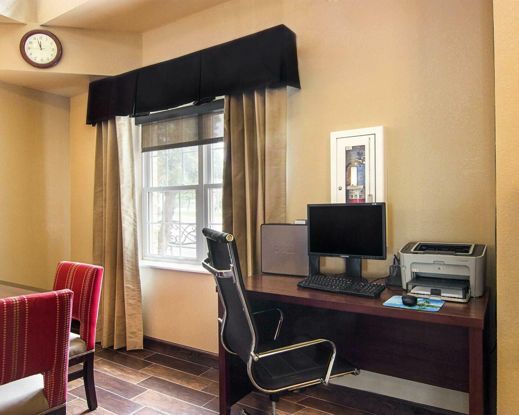 Comfort Inn & Suites Grafton-Cedarburg المظهر الخارجي الصورة